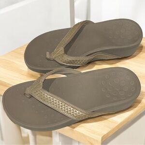 Vionic Women's Tan Studded Sandals